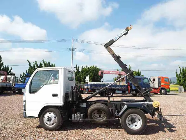 いすゞ エルフ PB-NKR81N(2WD)の写真18