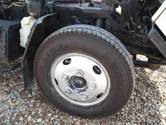 いすゞ エルフ PB-NKR81N(2WD)の写真20