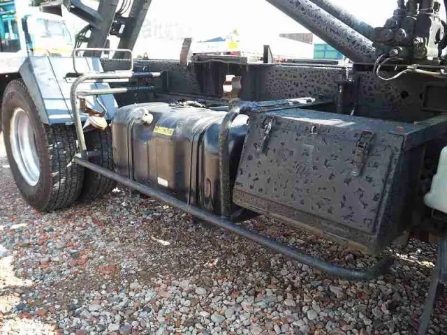いすゞ エルフ PB-NKR81N(2WD)の写真23