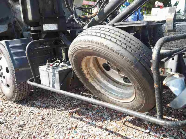 いすゞ エルフ PB-NKR81N(2WD)の写真37