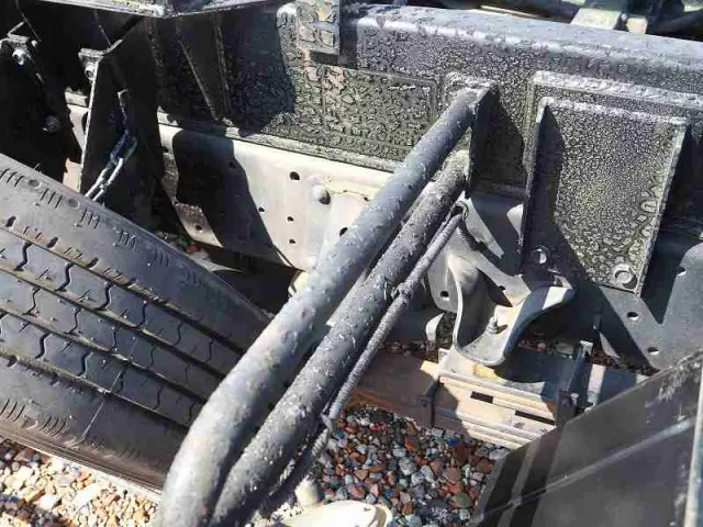 いすゞ エルフ PB-NKR81N(2WD)の写真38