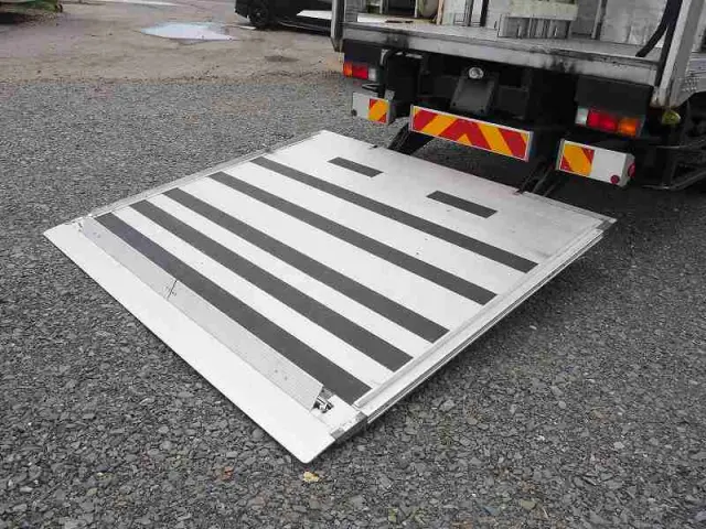 三菱 キャンター TPG-FEB90(2WD)の写真12