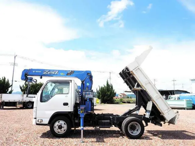 いすゞ エルフ BKG-NKR85AN(2WD)の写真2