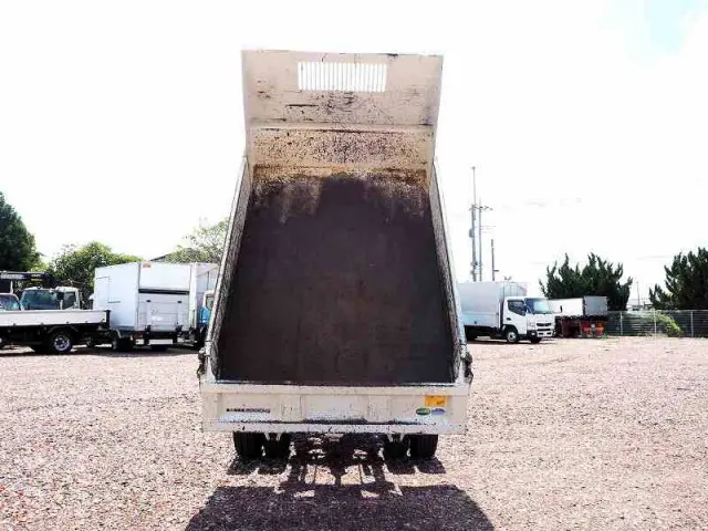 いすゞ エルフ BKG-NKR85AN(2WD)の写真4