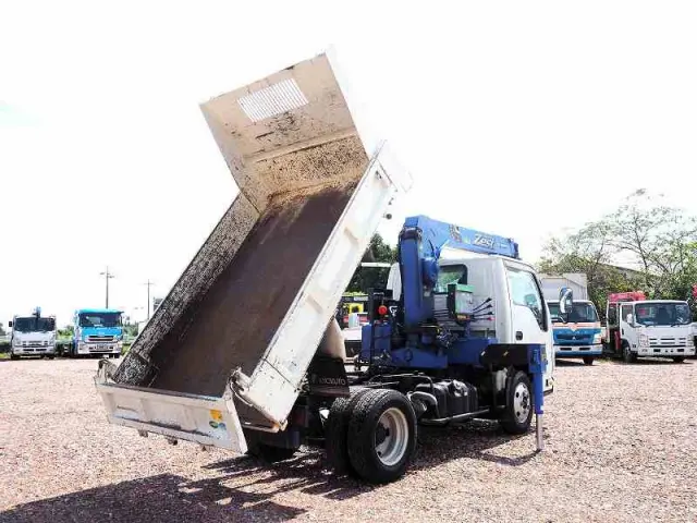 いすゞ エルフ BKG-NKR85AN(2WD)の写真5