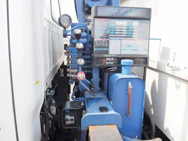 いすゞ エルフ BKG-NKR85AN(2WD)の写真13