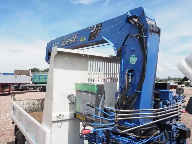 いすゞ エルフ BKG-NKR85AN(2WD)の写真30