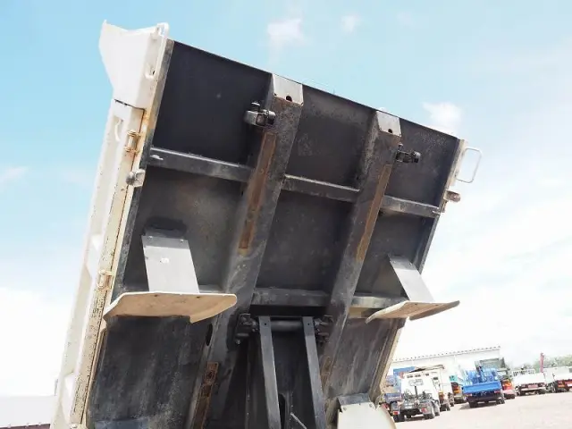 いすゞ エルフ BKG-NKR85AN(2WD)の写真32