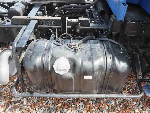 いすゞ エルフ BKG-NKR85AN(2WD)の写真34