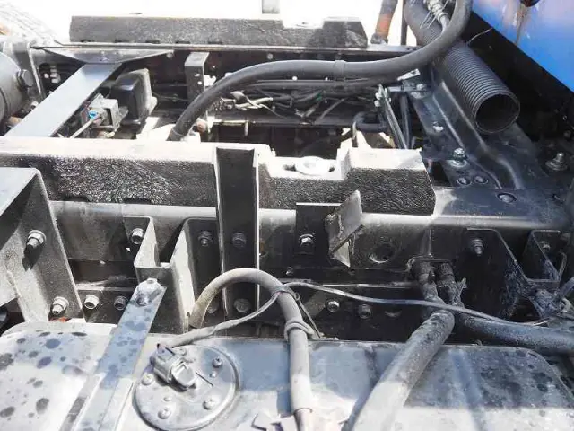 いすゞ エルフ BKG-NKR85AN(2WD)の写真35