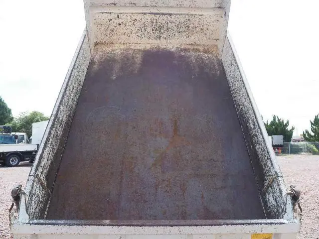 いすゞ エルフ BKG-NKR85AN(2WD)の写真39