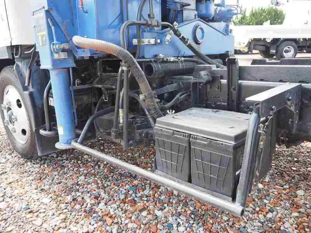 いすゞ エルフ BKG-NKR85AN(2WD)の写真42