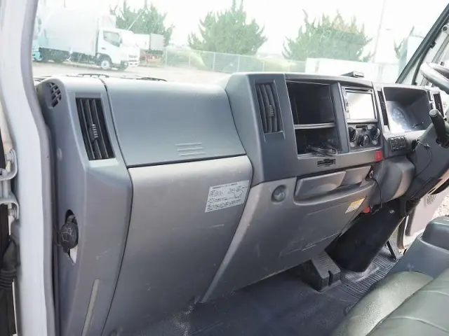 いすゞ エルフ BKG-NKR85AN(2WD)の写真43