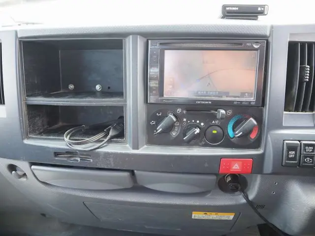 いすゞ エルフ BKG-NKR85AN(2WD)の写真46