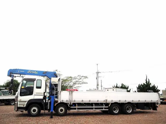 いすゞ ギガ QKG-CYJ77A(8x4)の写真2