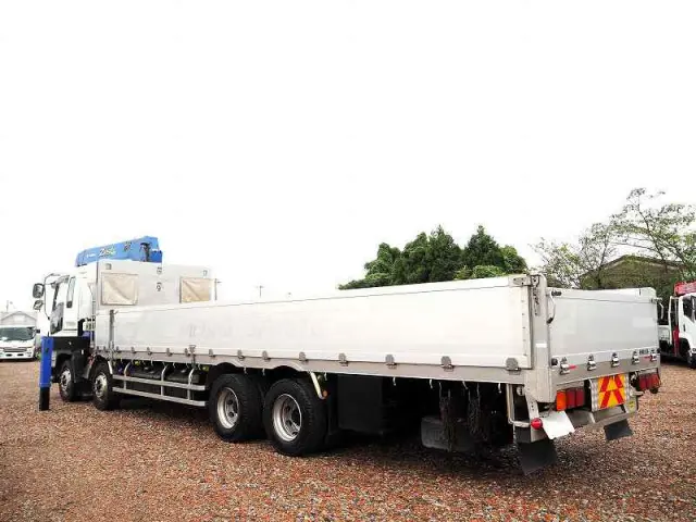 いすゞ ギガ QKG-CYJ77A(8x4)の写真3