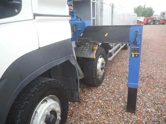 いすゞ ギガ QKG-CYJ77A(8x4)の写真12