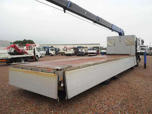 いすゞ ギガ QKG-CYJ77A(8x4)の写真22