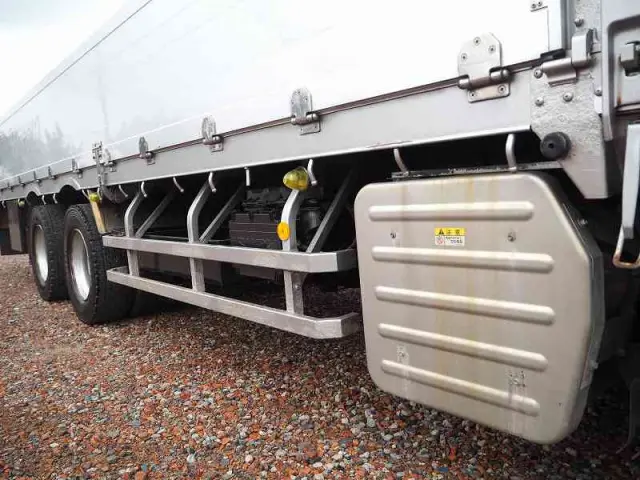 いすゞ ギガ QKG-CYJ77A(8x4)の写真31