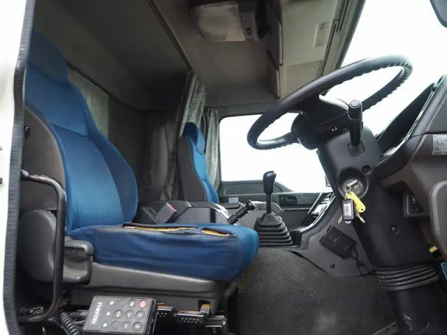 いすゞ ギガ QKG-CYJ77A(8x4)の写真45