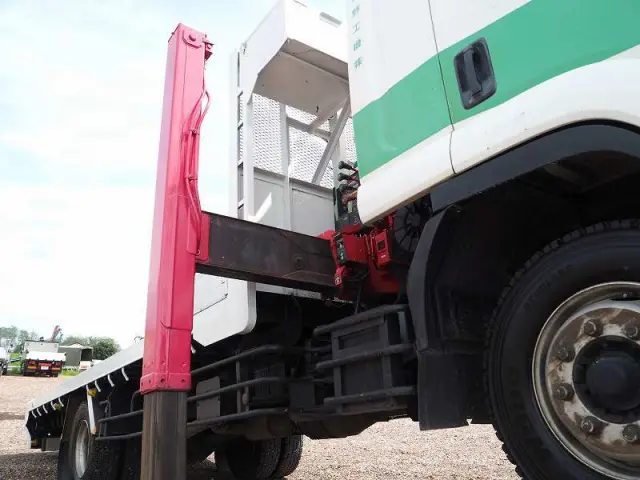 いすゞ フォワード LKG-FTR90S2の写真11