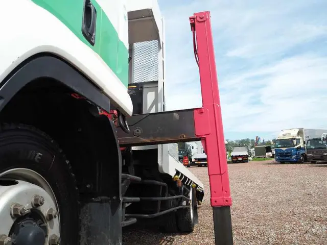 いすゞ フォワード LKG-FTR90S2の写真13