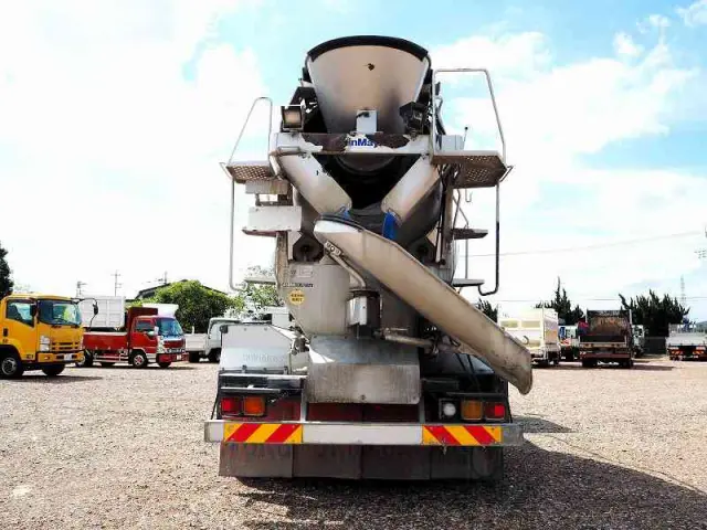 いすゞ ギガ QKG-CXZ77AT(6x4)の写真4