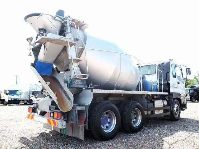 いすゞ ギガ QKG-CXZ77AT(6x4)の写真5