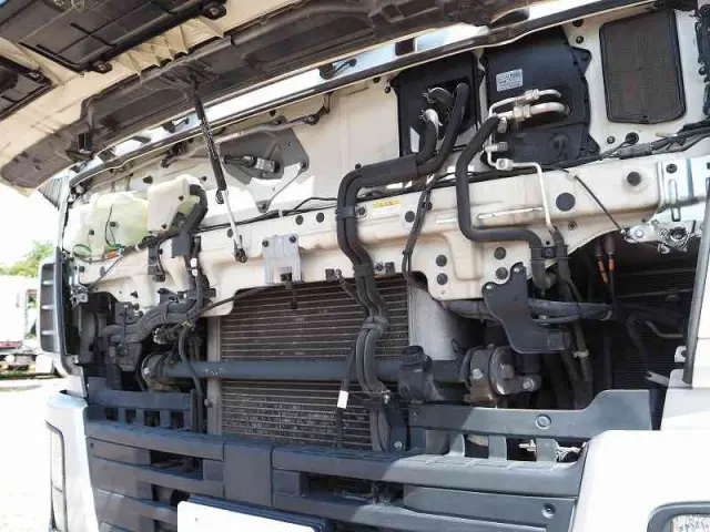 いすゞ ギガ QKG-CXZ77AT(6x4)の写真9