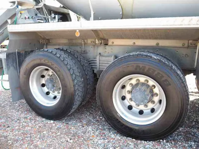 いすゞ ギガ QKG-CXZ77AT(6x4)の写真15