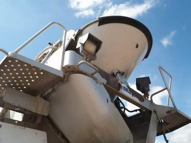 いすゞ ギガ QKG-CXZ77AT(6x4)の写真21