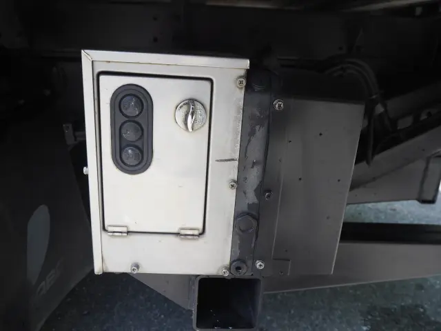 いすゞ エルフ 2RG-NPR88YN(2WD)の写真30