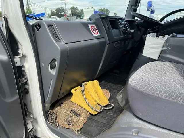 いすゞ エルフ 2RG-NPR88YN(2WD)の写真38