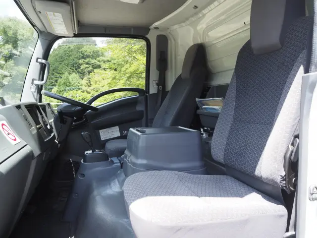 いすゞ エルフ 2RG-NPR88YN(2WD)の写真40