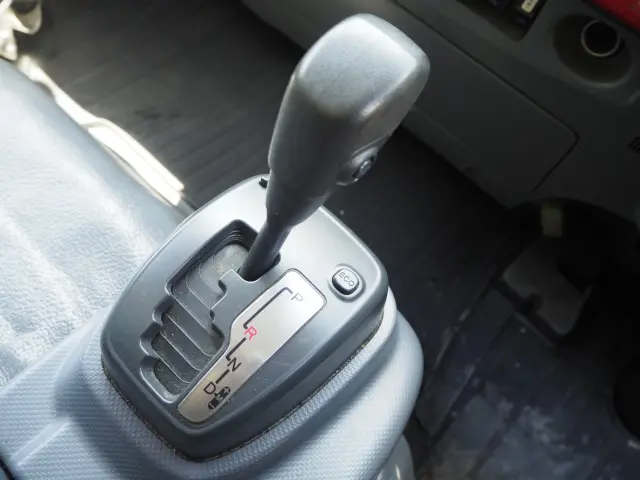 いすゞ エルフ 2RG-NPR88YN(2WD)の写真45