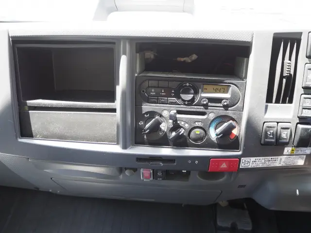 いすゞ エルフ 2RG-NPR88YN(2WD)の写真46