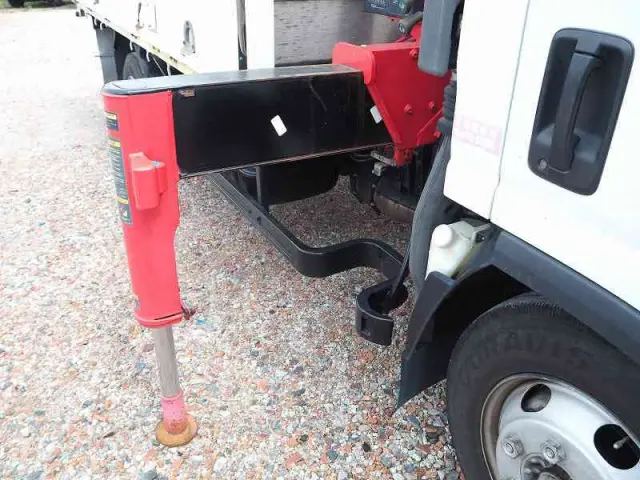 いすゞ エルフ TKG-NPR85AR(2WD)の写真9