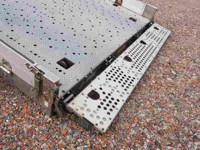 いすゞ フォワード TKG-FRR90S2(2WD)の写真22