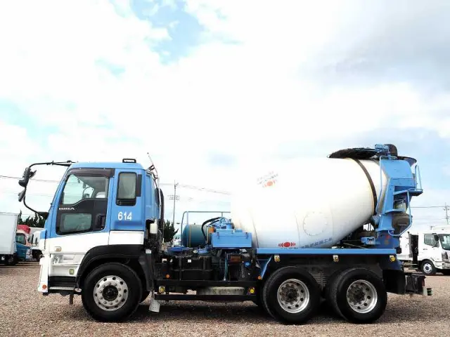 いすゞ ギガ QKG-CXZ77AT(6x4)の写真2