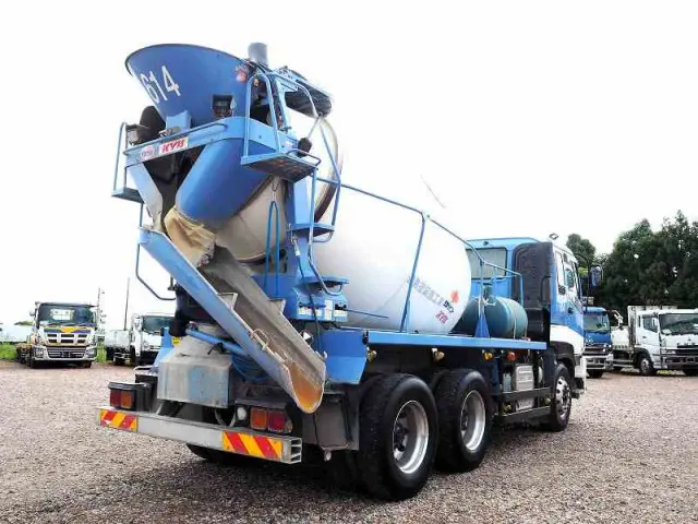 いすゞ ギガ QKG-CXZ77AT(6x4)の写真5