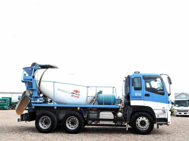 いすゞ ギガ QKG-CXZ77AT(6x4)の写真6