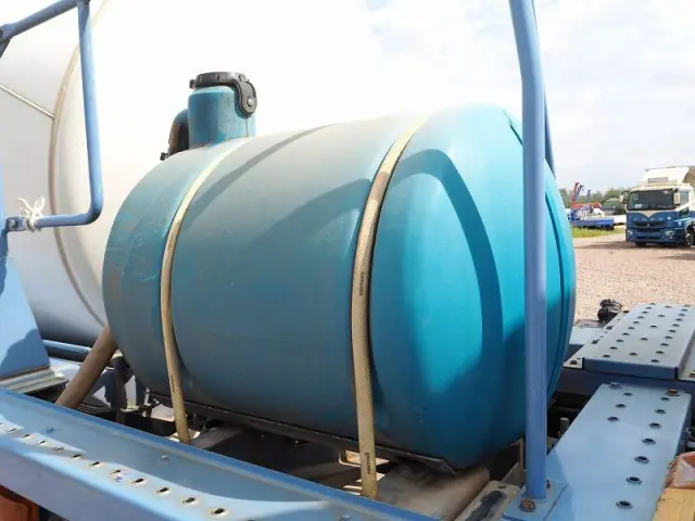 いすゞ ギガ QKG-CXZ77AT(6x4)の写真16