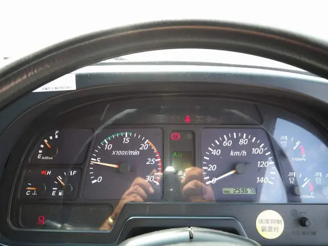 いすゞ ギガ QKG-CXZ77AT(6x4)の写真47