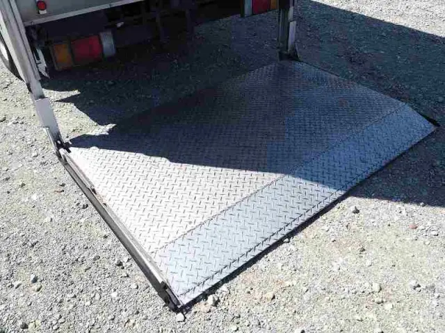 いすゞ エルフ TRG-NMR85AN(2WD)の写真17