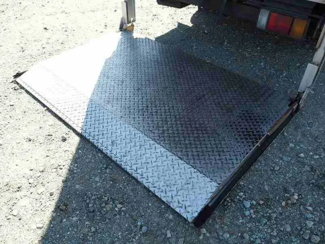 いすゞ エルフ TRG-NMR85AN(2WD)の写真18