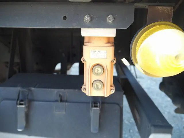 いすゞ エルフ TRG-NMR85AN(2WD)の写真25