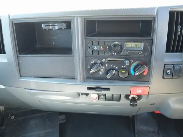 いすゞ エルフ TRG-NMR85AN(2WD)の写真43