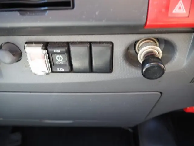 いすゞ エルフ TRG-NMR85AN(2WD)の写真45