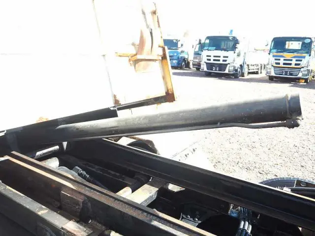 いすゞ エルフ TKG-NPR85YN(2WD)の写真9