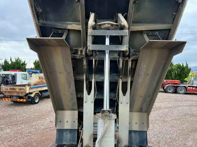 ＵＤ クオン QKG-CW5XL(6x4)の写真34